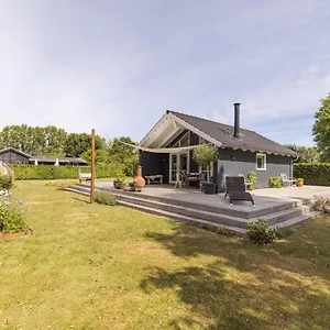 https://modern-and-cozy-summer-house-near-copenhagen-city-and-airport.copenhagenhotelselect.com